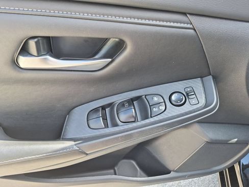 Used 2025 Nissan Sentra SV FWD image 13