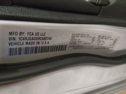 Used 2024 Jeep Grand Cherokee Laredo RWD image 33