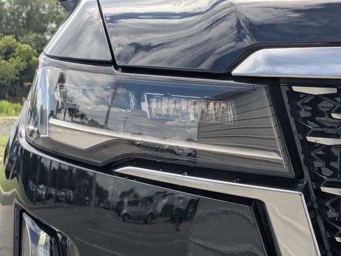 Used 2022 Cadillac Escalade ESV Premium Luxury AWD/4WD image 11