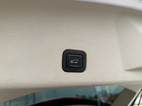 Used 2015 Cadillac SRX Luxury w/ Driver Awareness Package AWD/4WD image 16