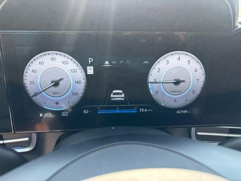 Used 2025 Hyundai Elantra Limited FWD image 19