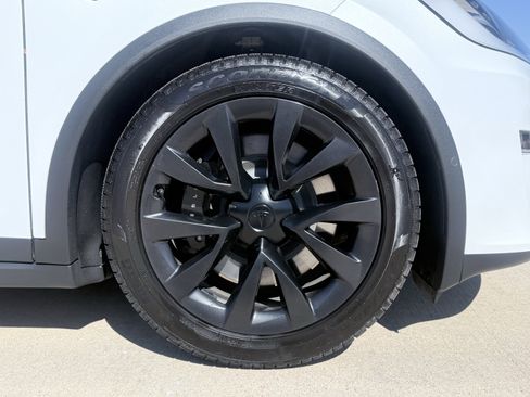 Used 2022 Tesla Model X Plaid image 10