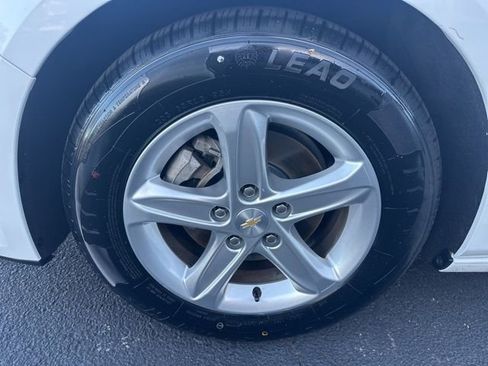 Used 2023 Chevrolet Malibu LT image 32