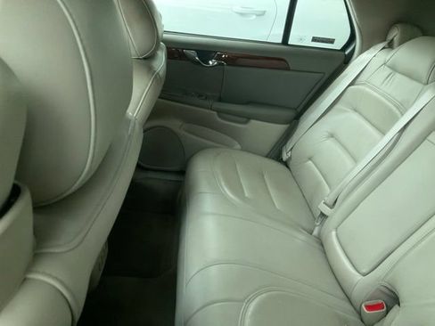 Used 2001 Cadillac De Ville w/ Comfort/Convenience Pkg FWD image 7