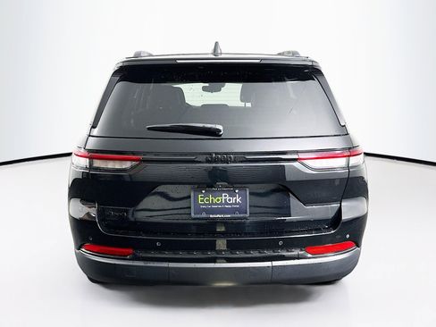 Used 2023 Jeep Grand Cherokee Altitude AWD/4WD image 7