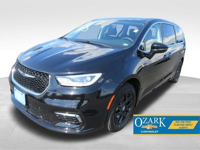 Used 2024 Chrysler Pacifica Touring-L