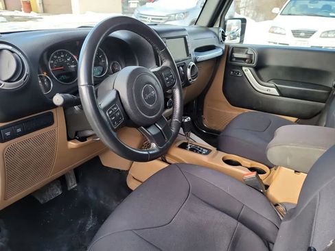 Used 2017 Jeep Wrangler Unlimited Rubicon w/ Connectivity Group image 10