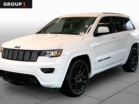 Used 2018 Jeep Grand Cherokee Altitude RWD image 1