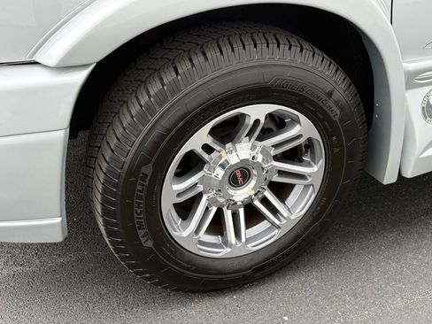 Used 2023 GMC Savana 2500 image 11