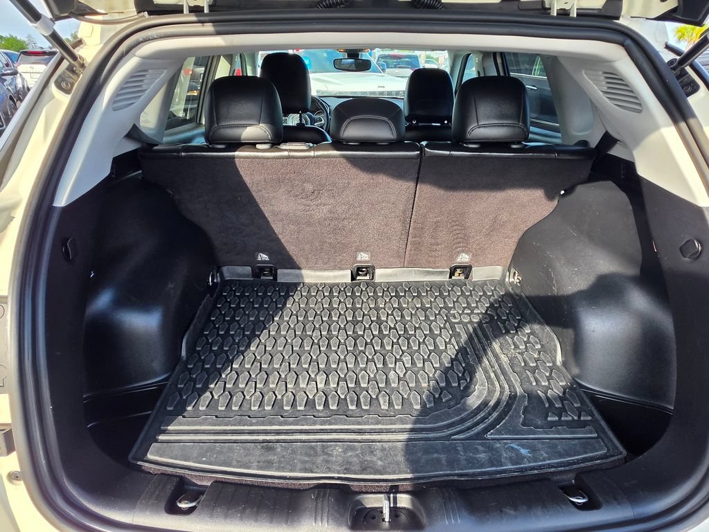 Used 2018 Jeep Compass Latitude FWD image 10