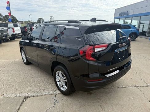 Used 2023 GMC Terrain SLE w/ Driver Convenience Package image 3