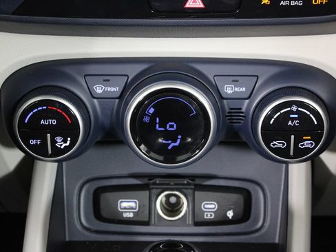 Certified 2024 Hyundai Venue Limited FWD image 22