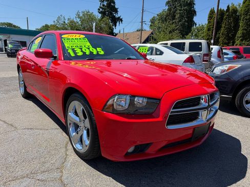 Used 2014 Dodge Charger SXT image 3