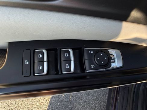 Certified 2024 Kia Carnival LX FWD image 15
