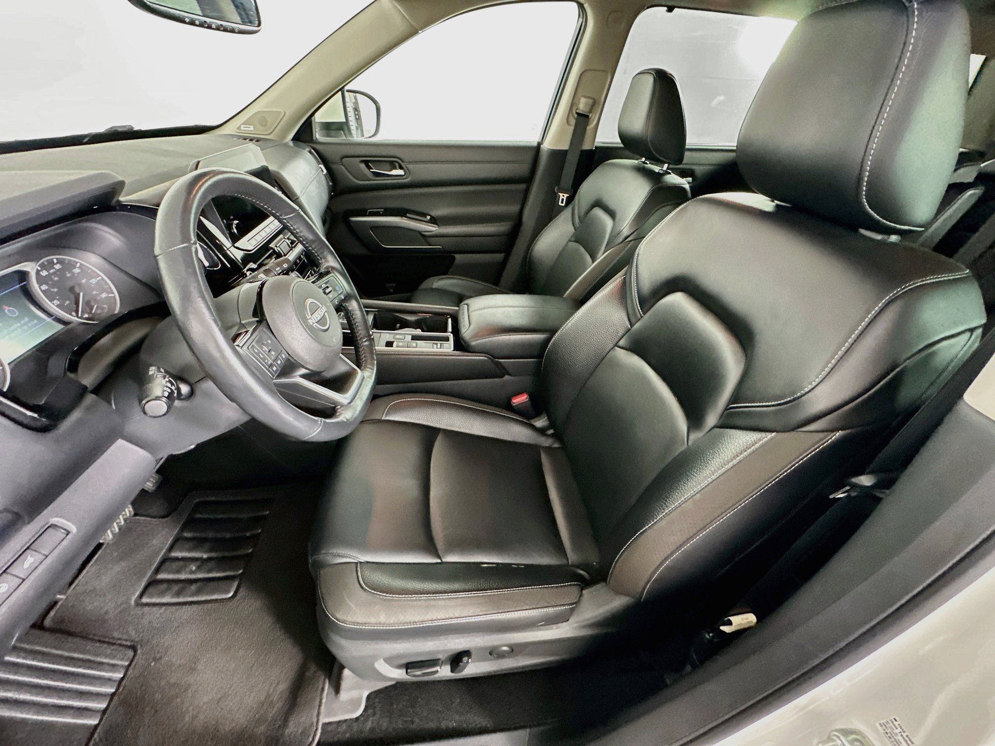 Used 2022 Nissan Pathfinder SL w/ SL Premium Package FWD image 13