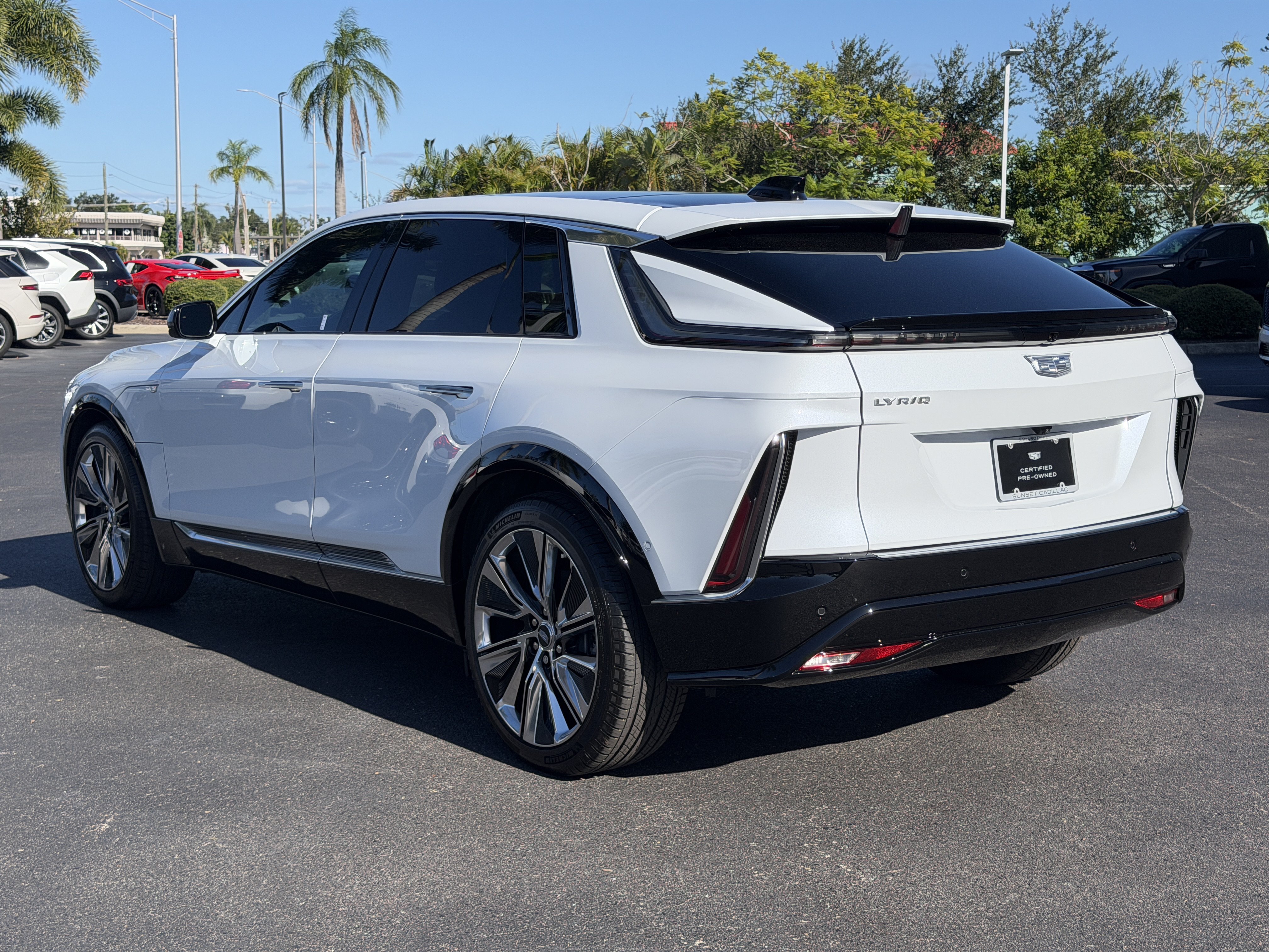 Used 2027 Cadillac Lyriq Signature Luxury RWD image 5