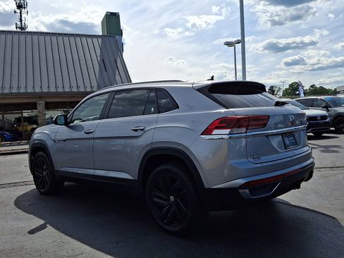 Certified 2022 Volkswagen Atlas Cross Sport SE w/ Black Wheel Package AWD/4WD image 4