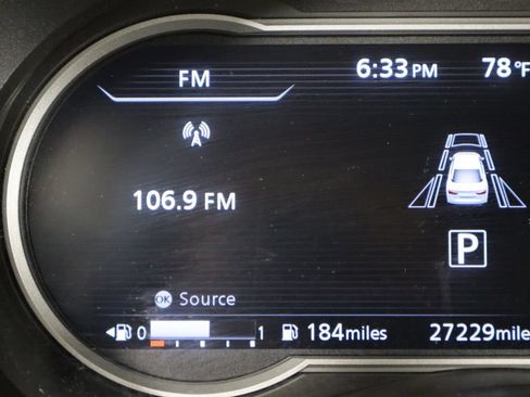 Used 2022 Nissan Versa SR w/ Convenience Package FWD image 33