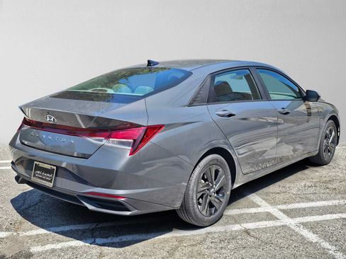 Used 2023 Hyundai Elantra SEL FWD image 3