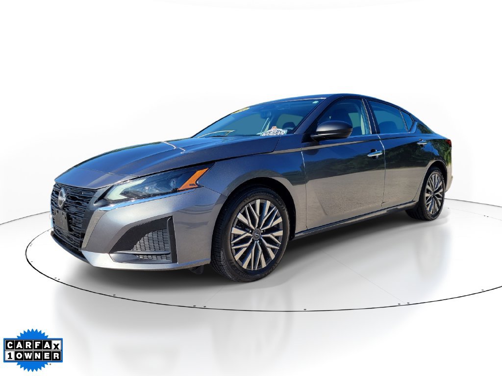 Used 2024 Nissan Altima 2.5 SV FWD image 2