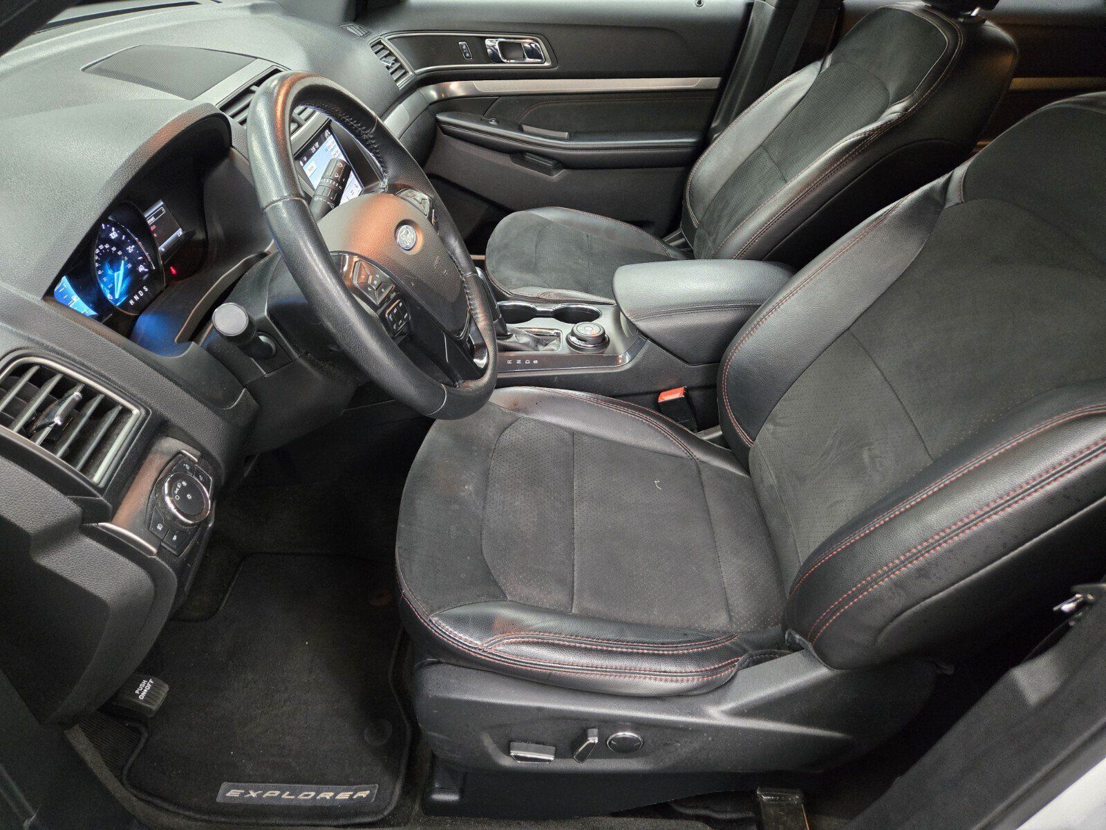Used 2018 Ford Explorer XLT w/ Equipment Group 202A AWD/4WD image 7