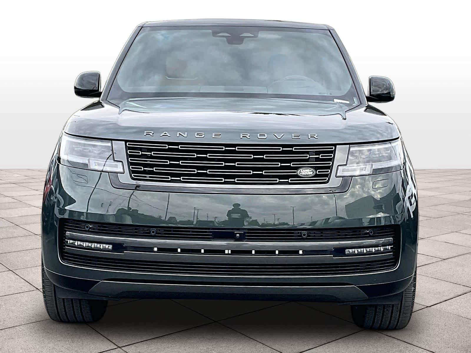 Used 2025 Land Rover Range Rover SE AWD/4WD image 3