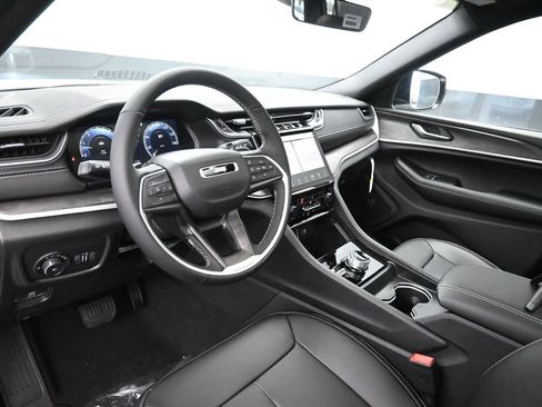 New 2025 Jeep Grand Cherokee L Limited w/ Trailer Tow Package image 23