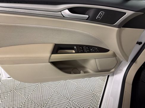 Used 2020 Ford Fusion SE FWD image 9