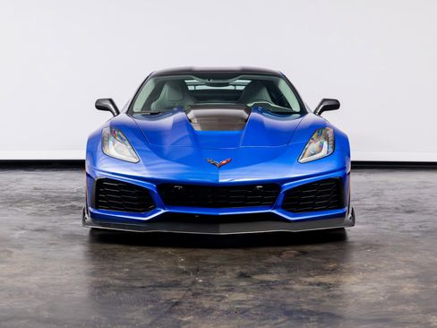 Used 2019 Chevrolet Corvette ZR1 RWD image 2
