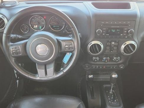 Used 2016 Jeep Wrangler Unlimited Sahara w/ Connectivity Group AWD/4WD image 25