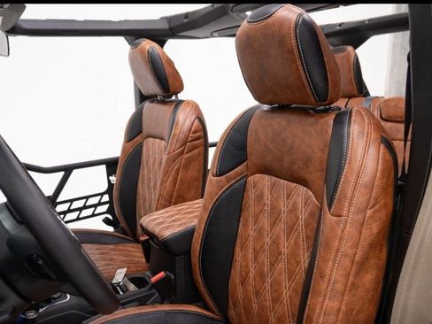 Used 2025 Jeep Wrangler Sport image 33