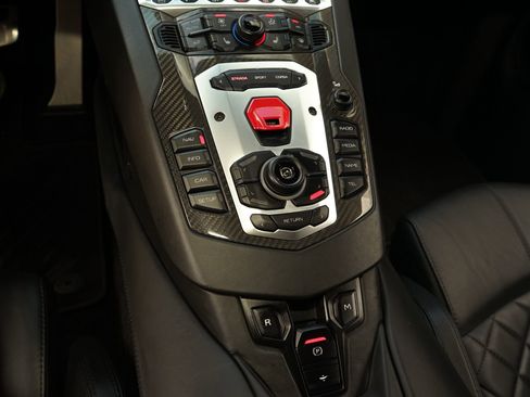 Used 2015 Lamborghini Aventador LP 700-4 image 30