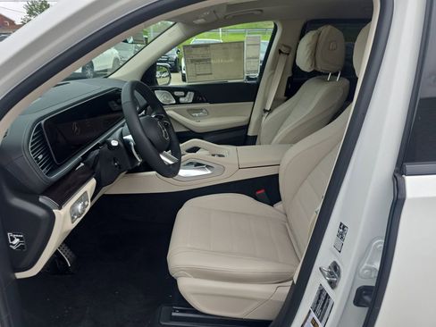 New 2026 Mercedes-Benz GLS 450 4MATIC image 9