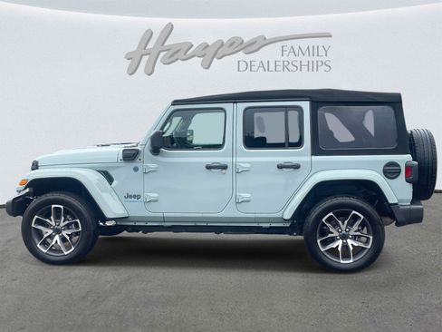 Used 2024 Jeep Wrangler Unlimited w/ Convenience Group AWD/4WD image 35