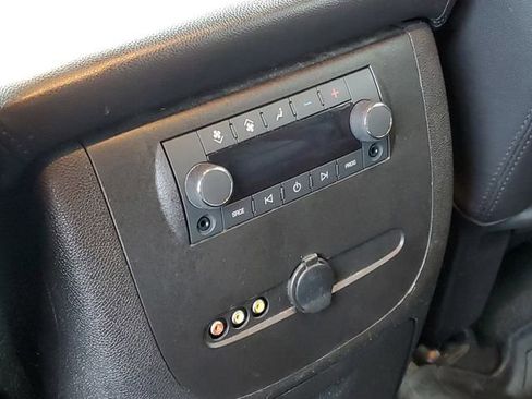 Used 2014 Chevrolet Suburban LT image 19