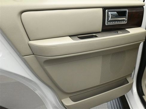 Used 2014 Lincoln Navigator 4WD image 12