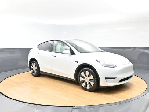 Used 2022 Tesla Model Y Long Range AWD/4WD image 5