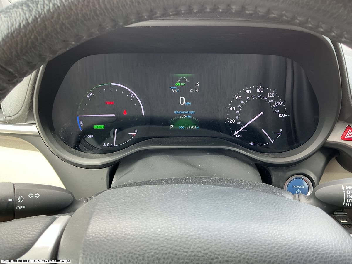 Used 2024 Toyota Sienna XLE w/ XLE Plus Package FWD image 13