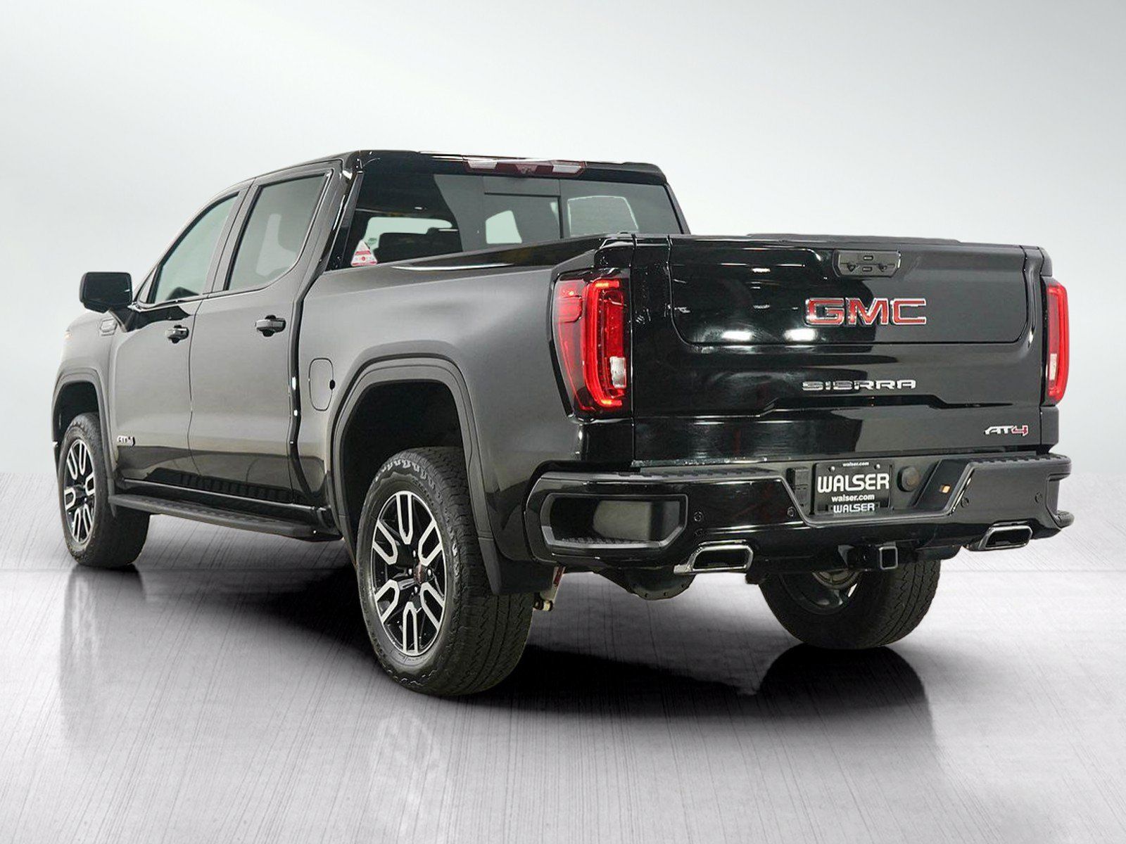 Used 2024 GMC Sierra 1500 AT4 w/ Technology Package AWD/4WD image 3