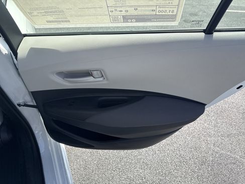 Used 2025 Toyota Corolla LE image 32