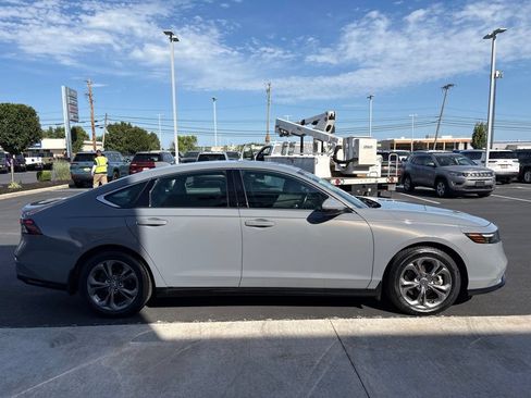 Used 2023 Honda Accord EX-L image 6