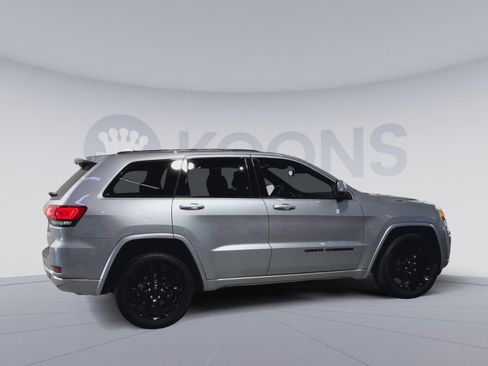 Used 2021 Jeep Grand Cherokee Laredo X image 12