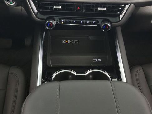 Used 2026 Chevrolet Suburban Z71 w/ Comfort Package image 26