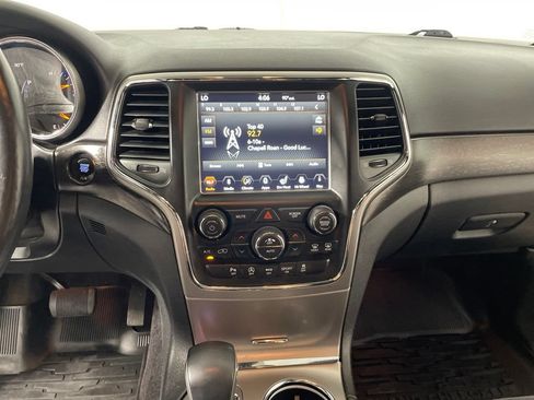 Used 2018 Jeep Grand Cherokee Laredo AWD/4WD image 15