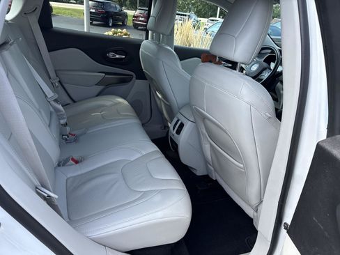 Used 2021 Jeep Cherokee Latitude Lux w/ Comfort/Convenience Group FWD image 13