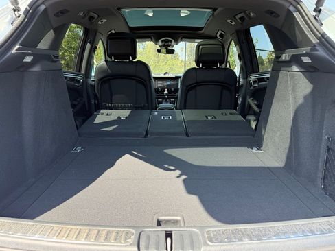 Used 2025 Porsche Macan image 35