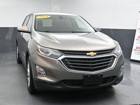 Used 2018 Chevrolet Equinox LT image 3