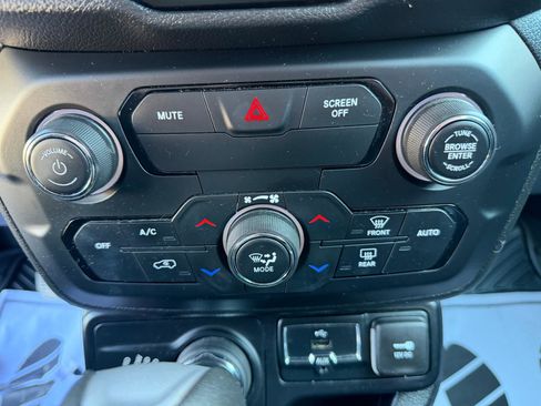 Used 2018 Jeep Renegade Altitude image 26