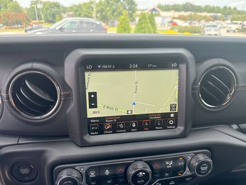 Used 2023 Jeep Gladiator Overland AWD/4WD image 17