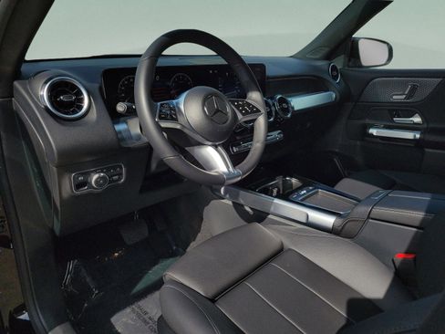 Certified 2025 Mercedes-Benz GLB 250 image 24